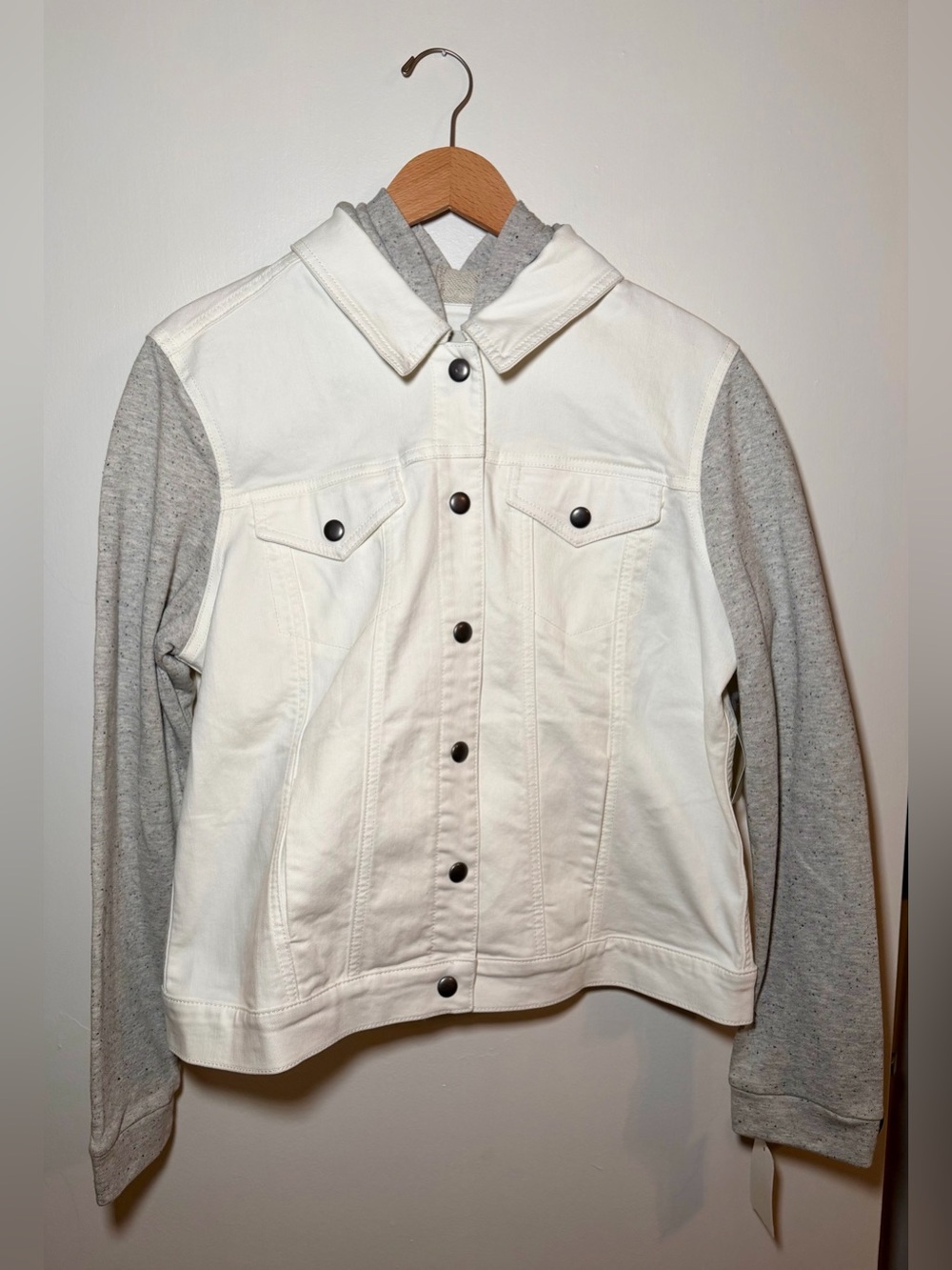NWT Hinge white denim jacket with speckled gray knit sleeves and hood